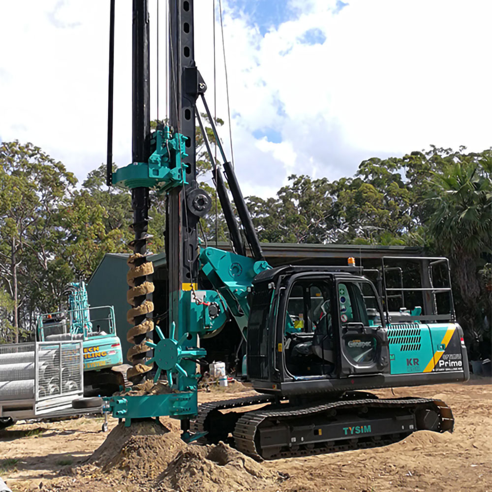 Rotary drilling rig with China chassis